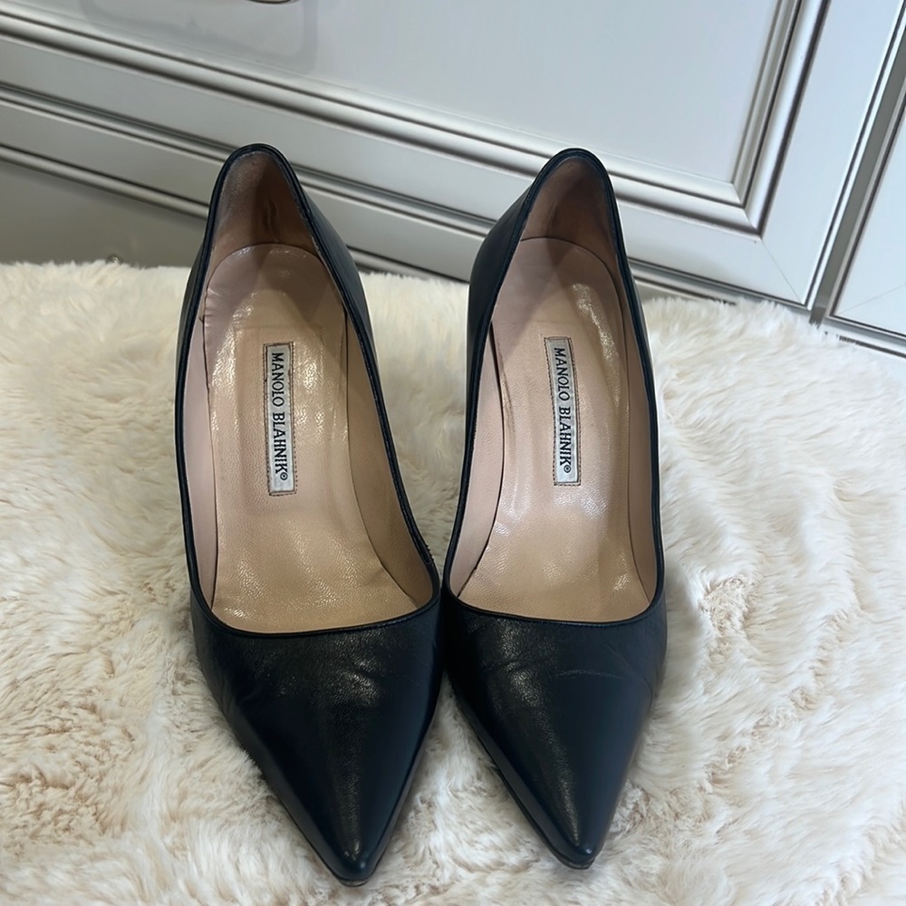 Manolo Blahnik Black heels! Chic!